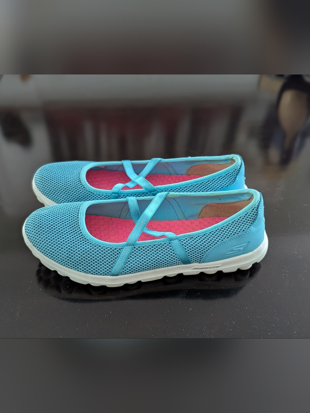 Skechers on the Go Goga Mat Womens sz 9.5 Mary Jane Slip on Walking Shoes blue